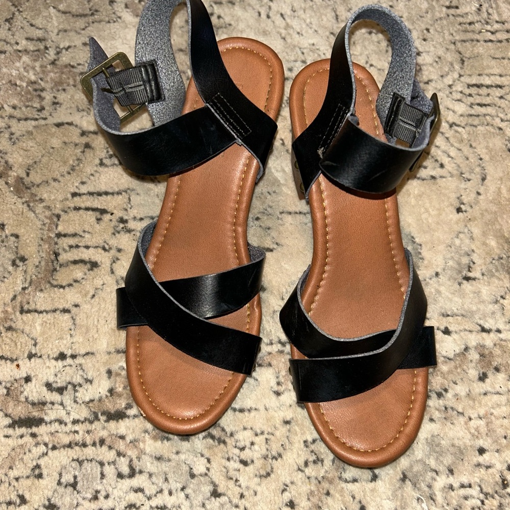 Cushionaire Stylish Black Leather Women's Sandals ankle strap closure Sizr 9